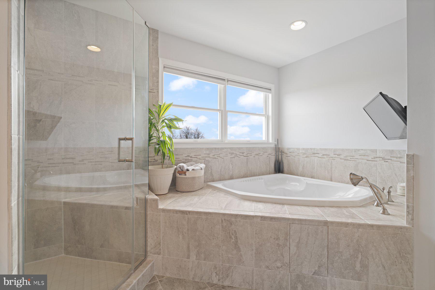 15600 Thistle Downs Ct