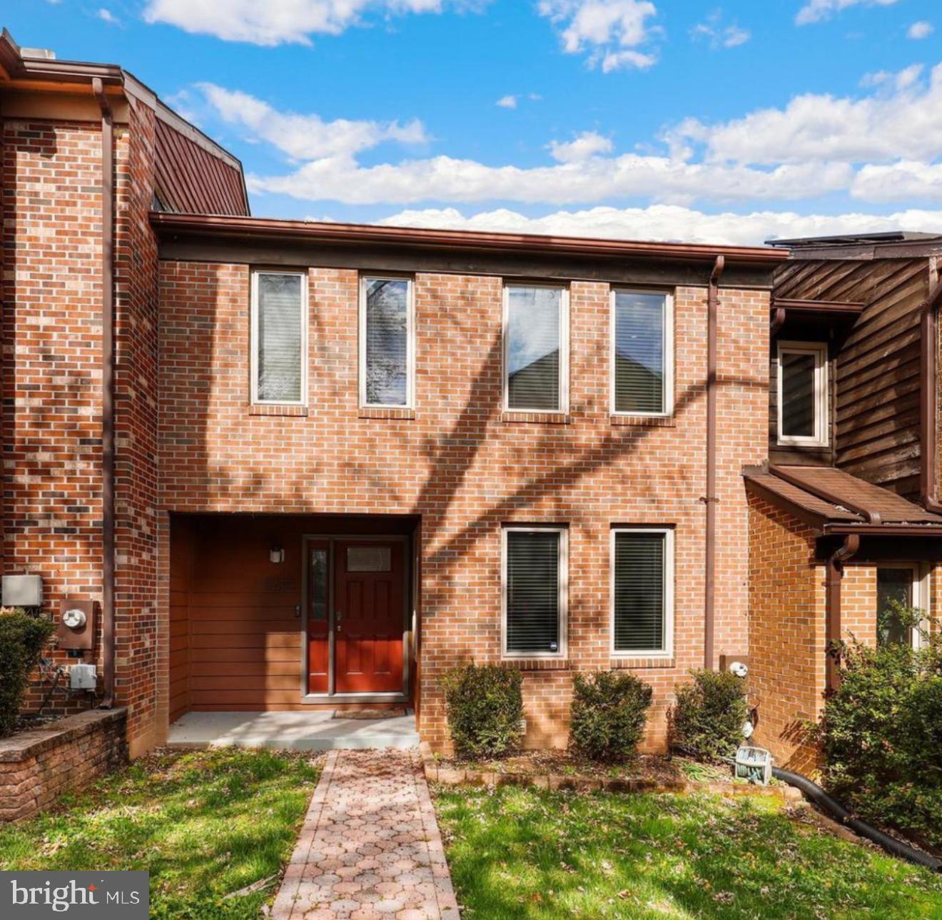 9475 Clocktower Ln
