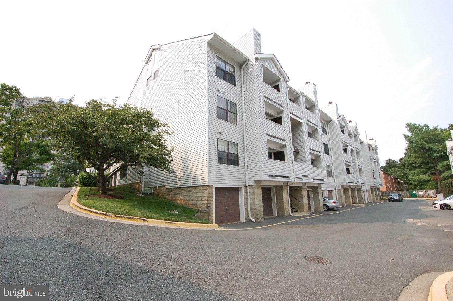 1623 CARRIAGE HOUSE TERRACE Unit: D