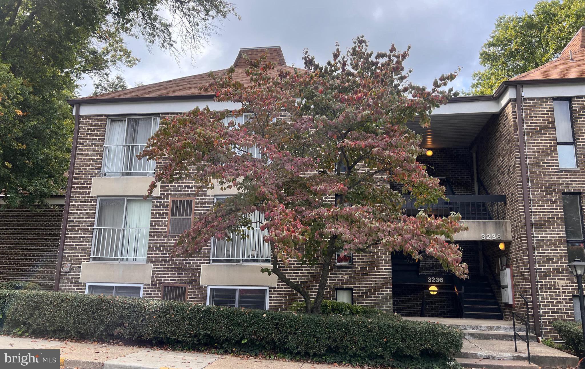 3236 Hewitt AVENUE Unit: 4-2-A
