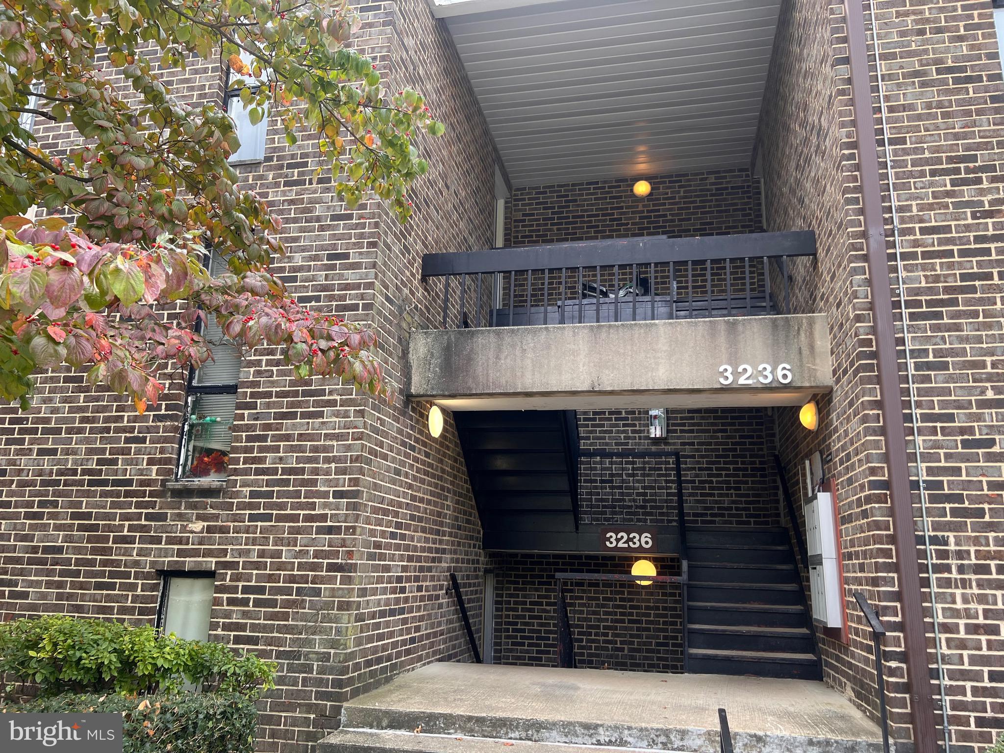3236 Hewitt AVENUE Unit: 4-2-A
