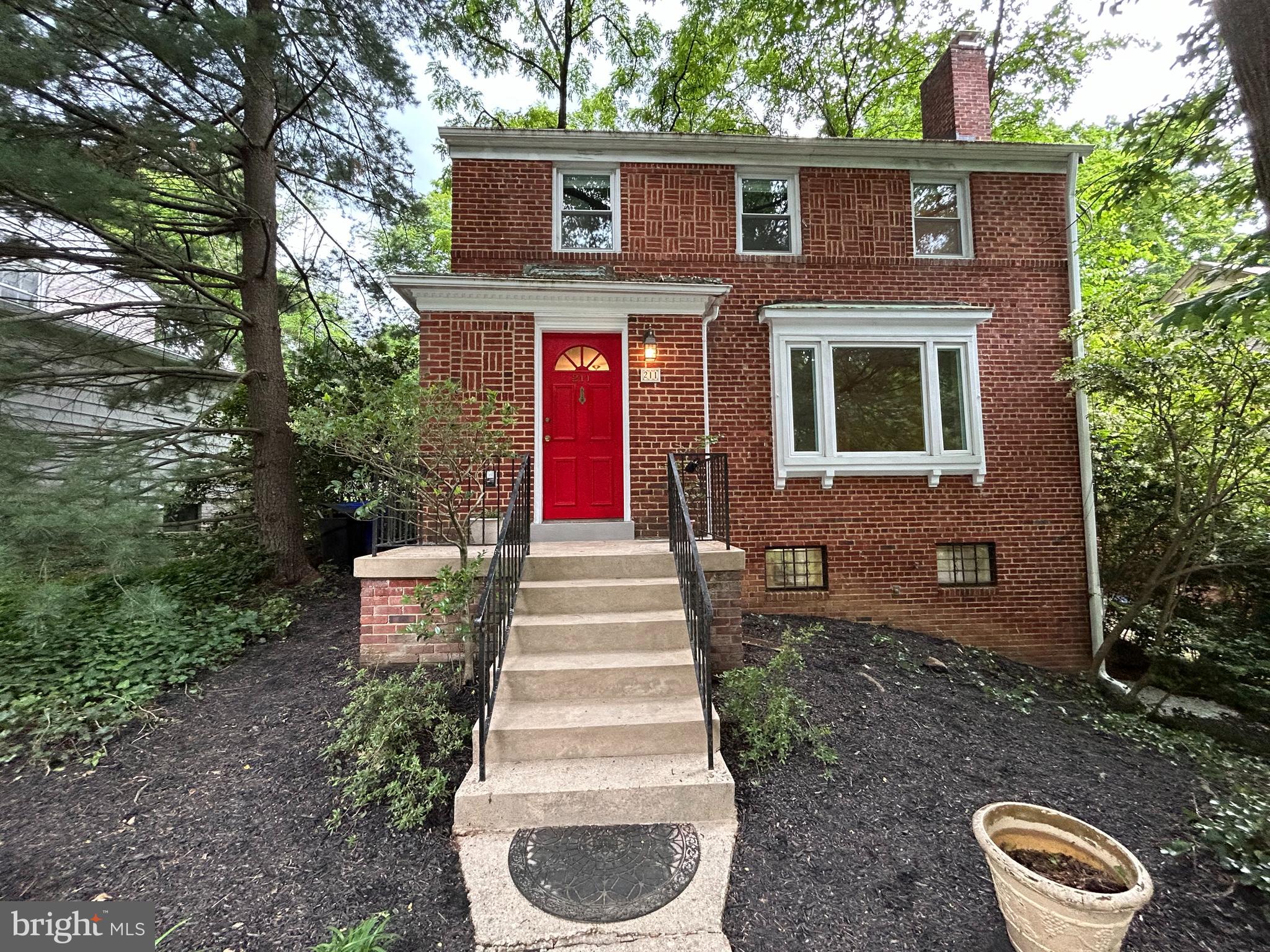 211 Dale Dr