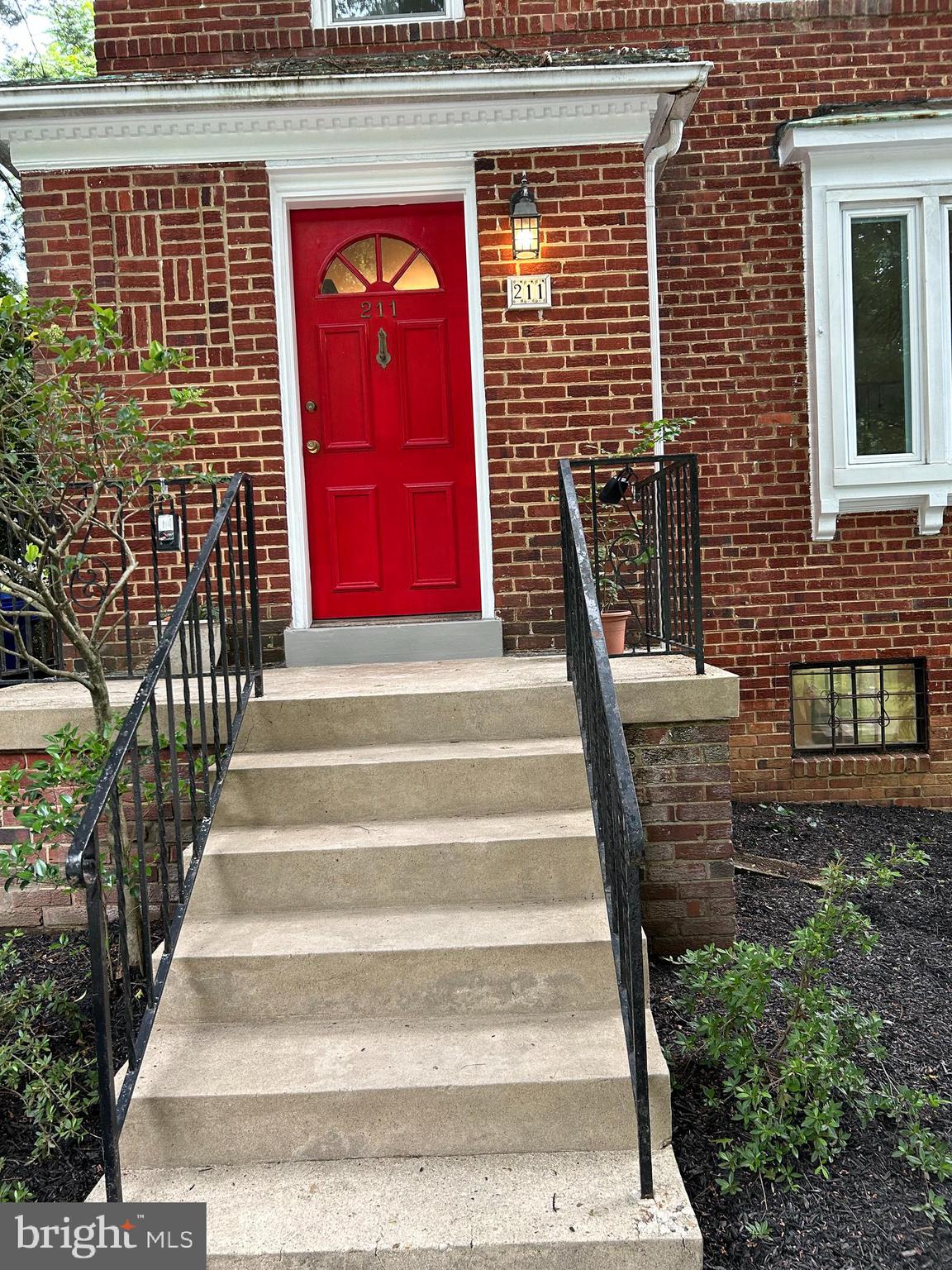 211 Dale Dr