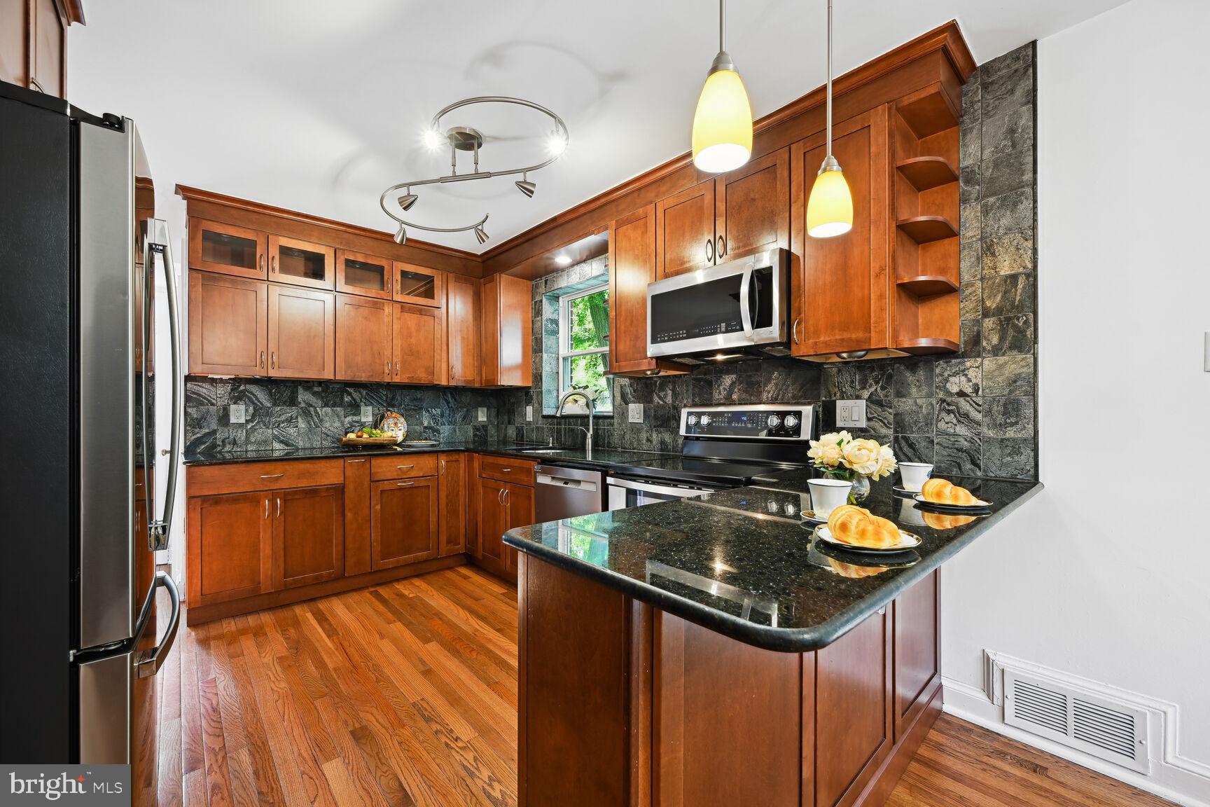 211 Dale Dr