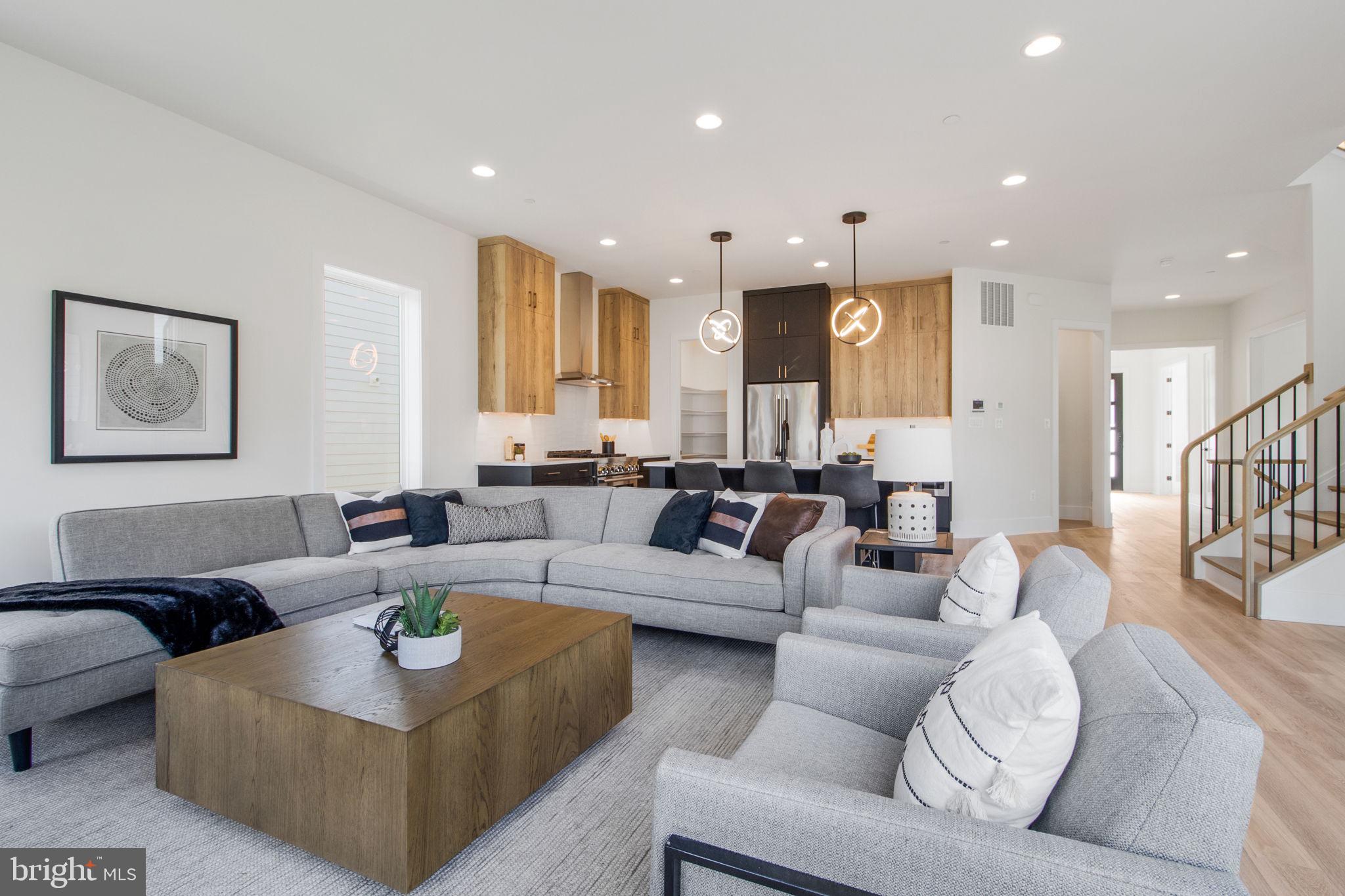 4199 East West