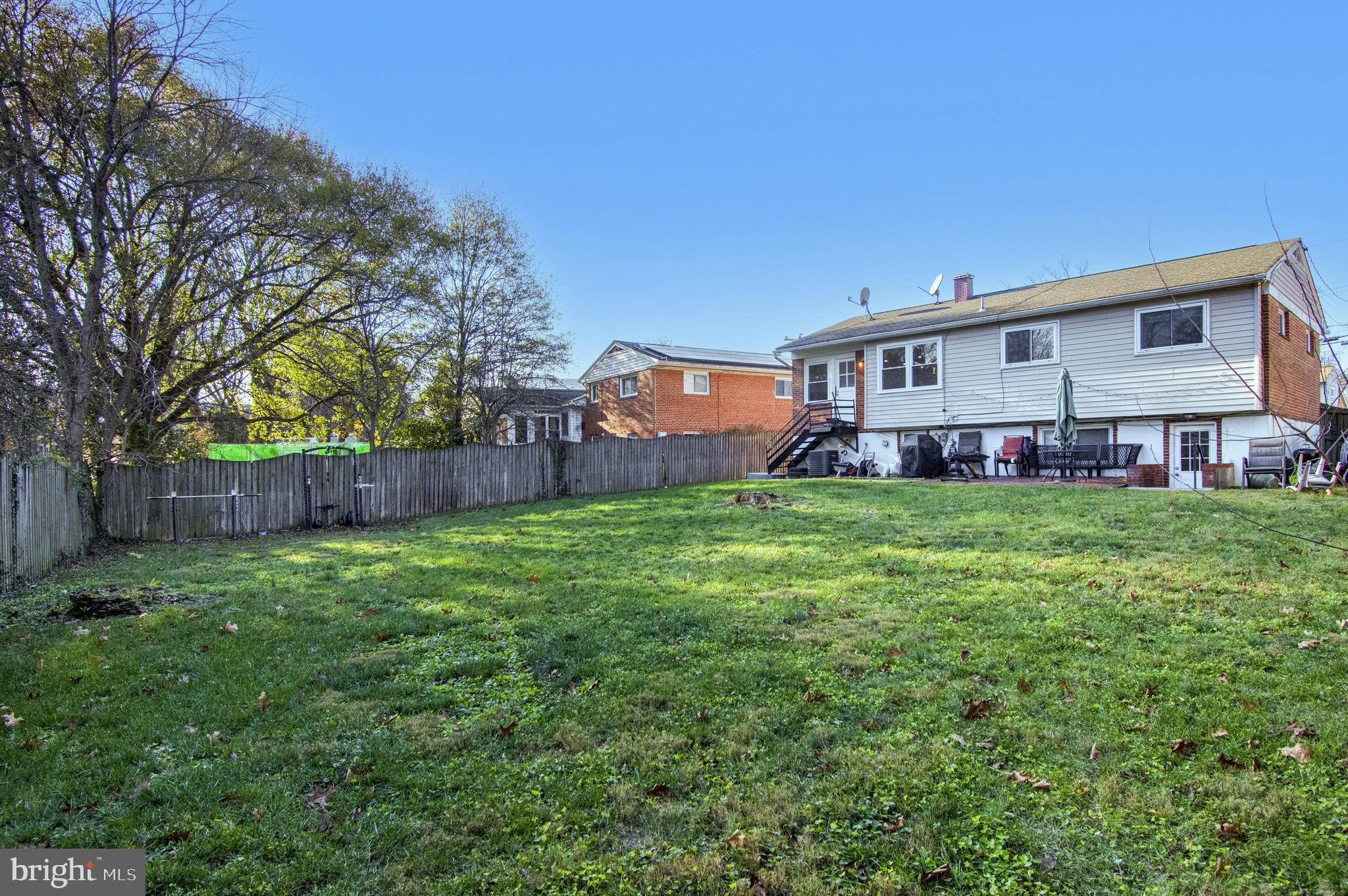 1104 Caddington Ave