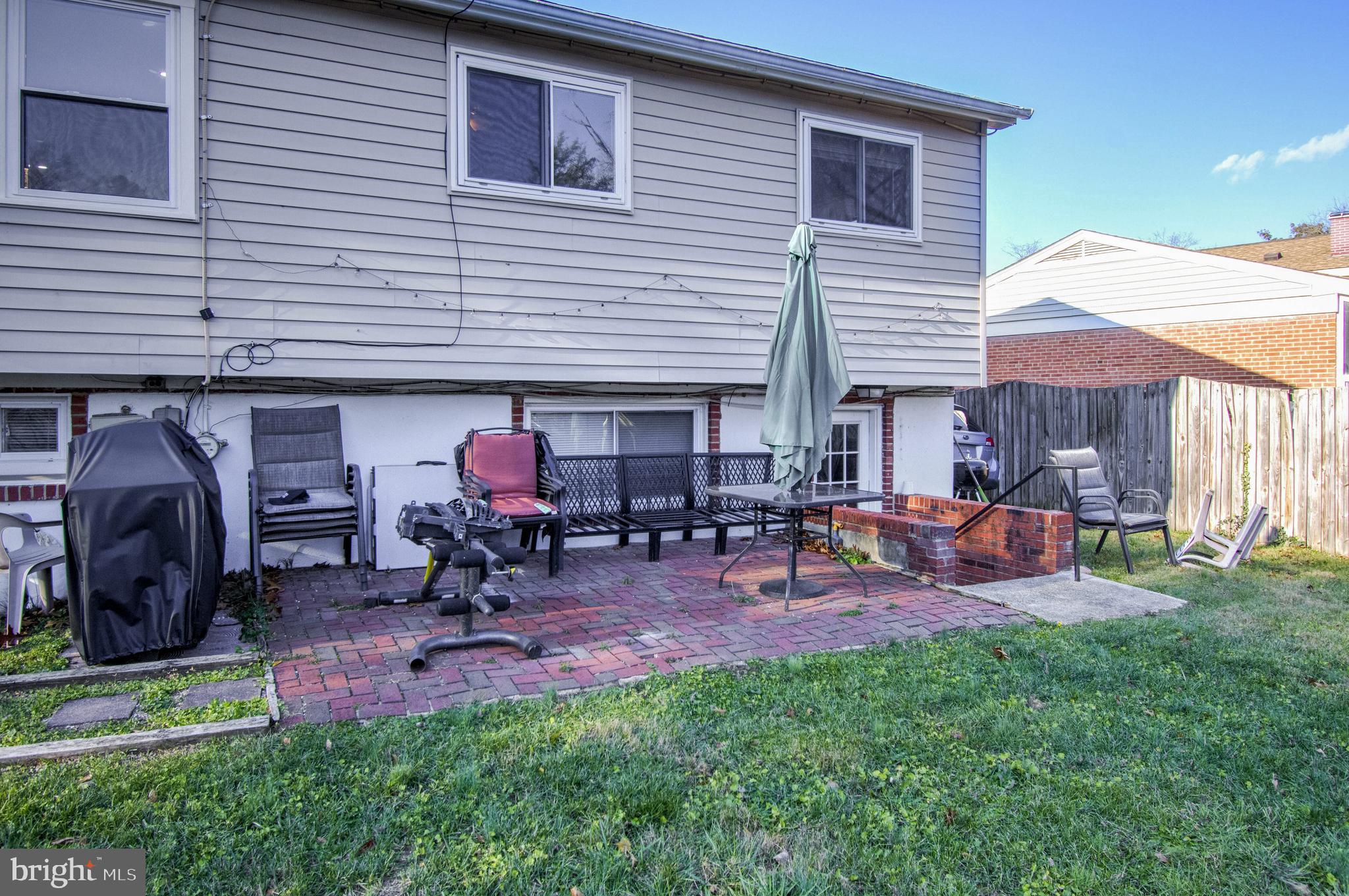 1104 Caddington Ave