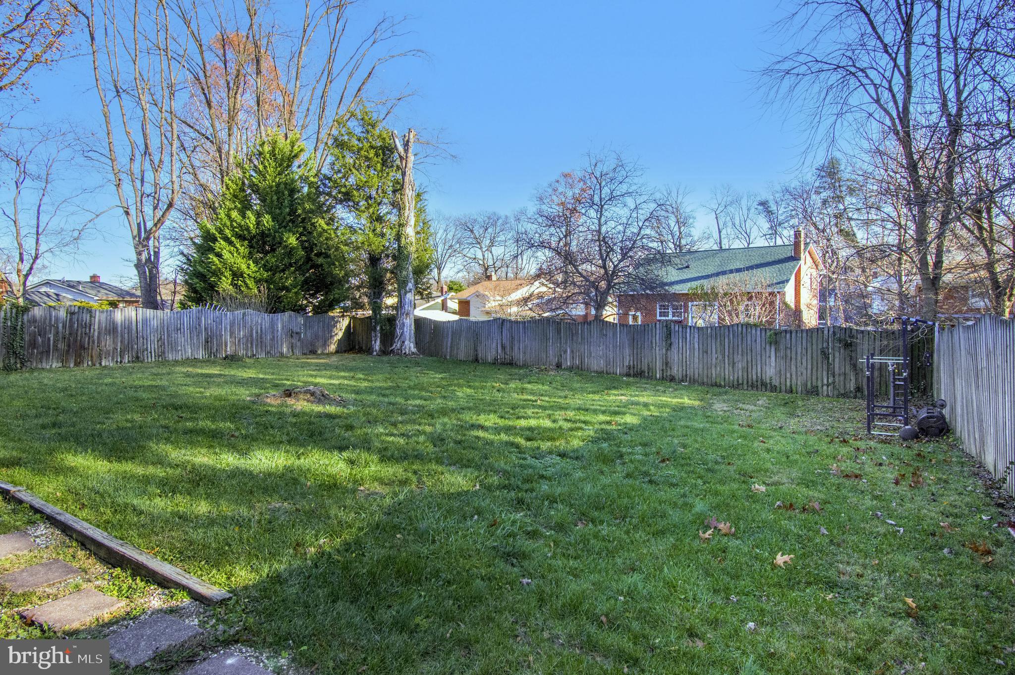 1104 Caddington Ave