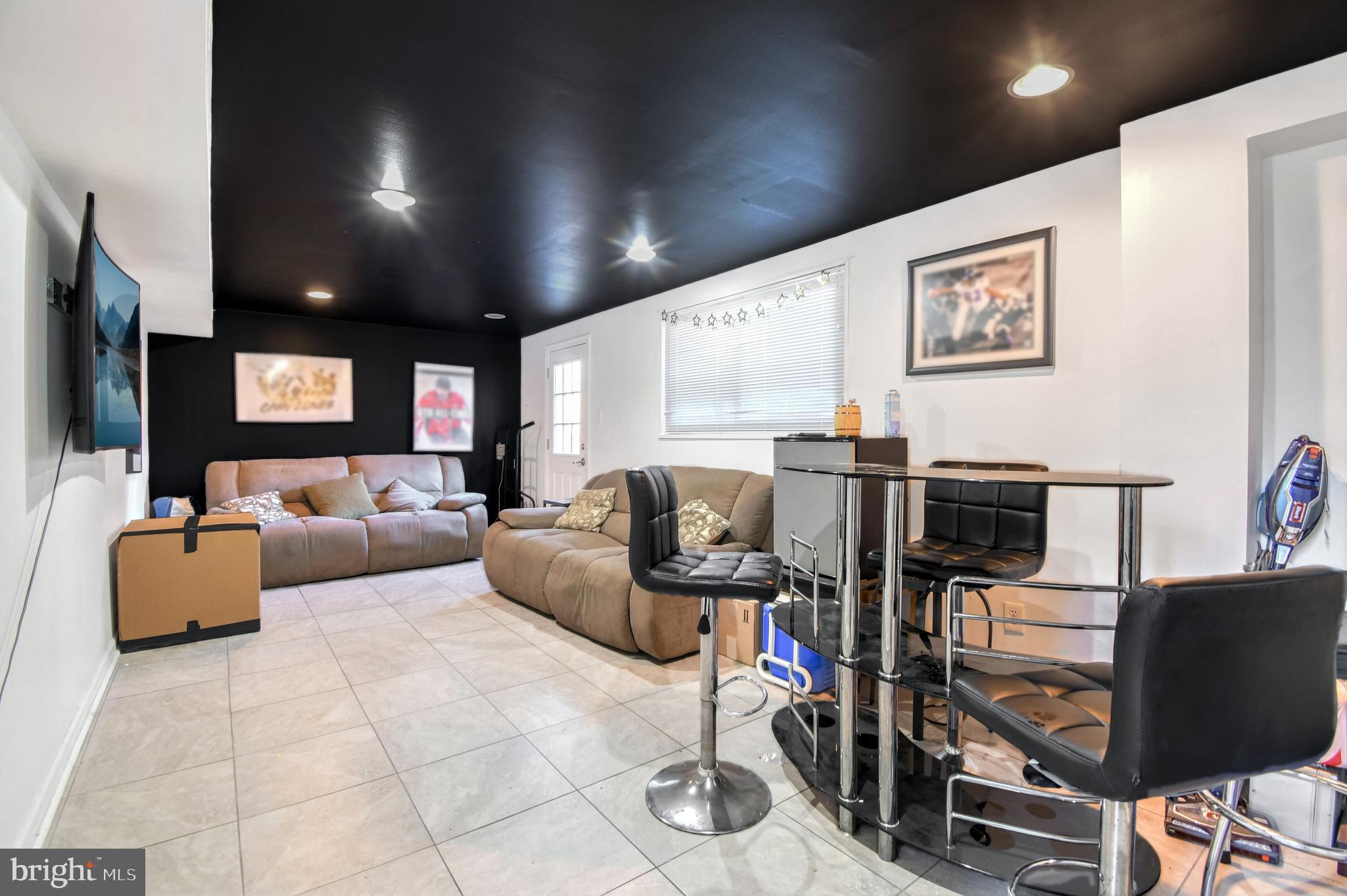 1104 Caddington Ave