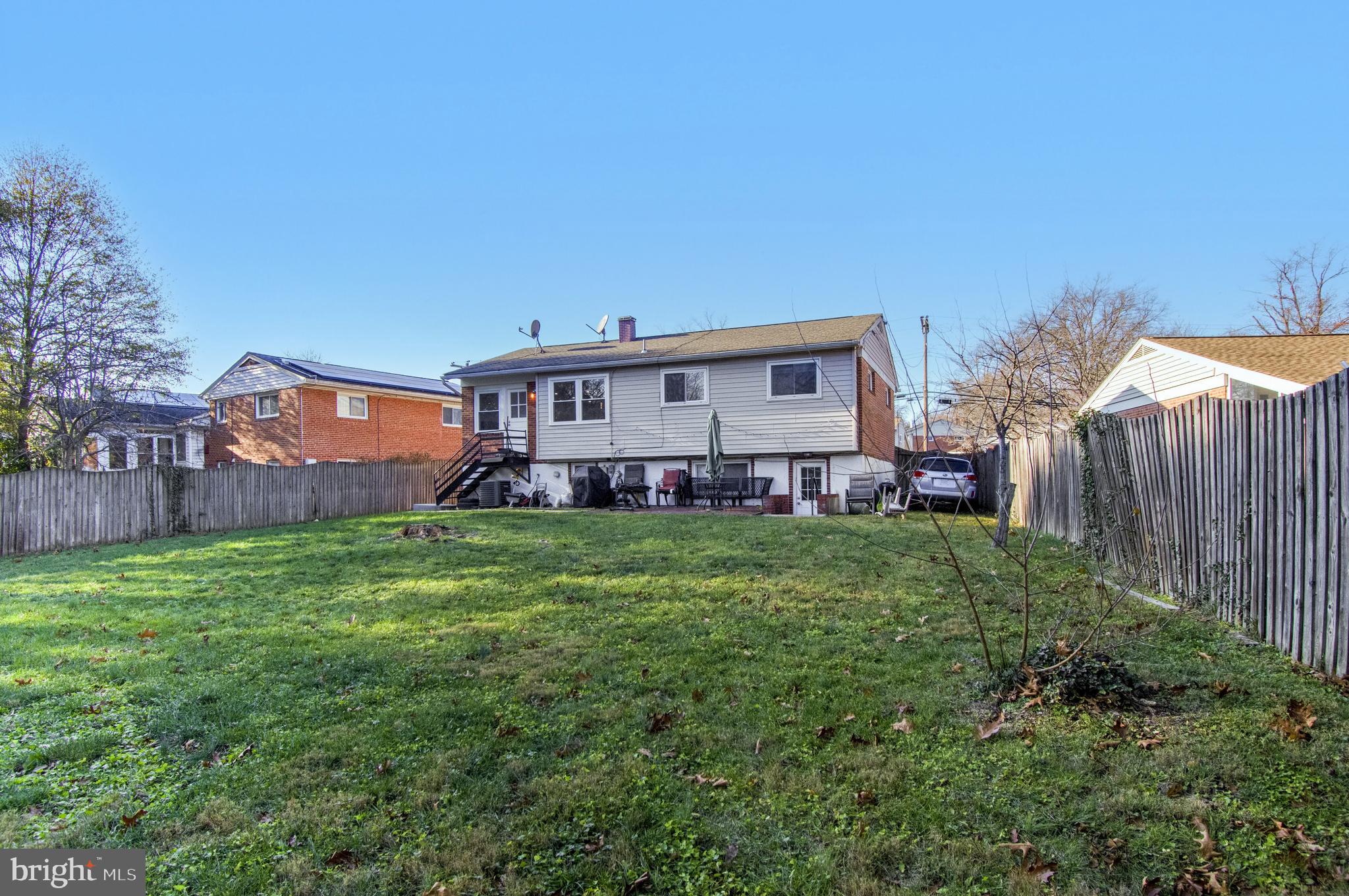 1104 Caddington Ave