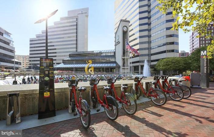 4824 CHEVY CHASE DR #302