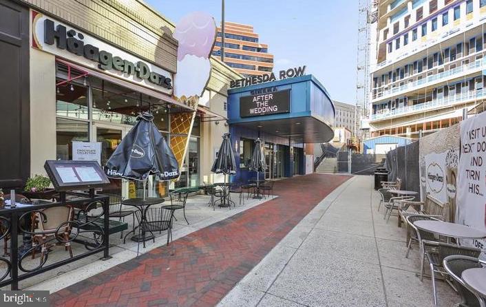 4824 CHEVY CHASE DR #302