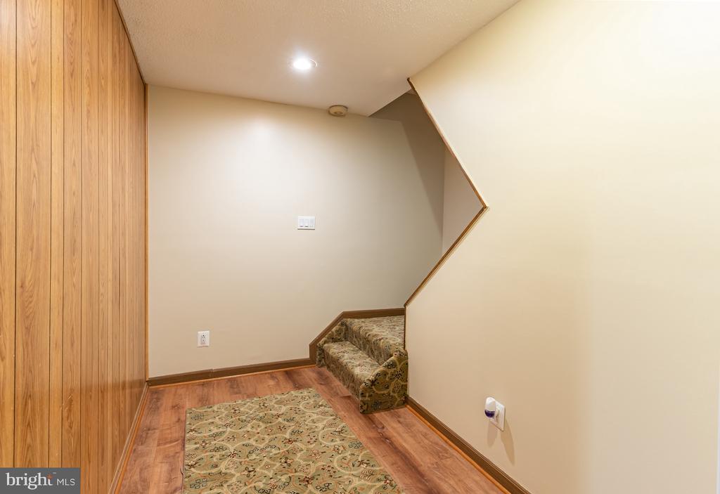 7 VALLEYFIELD COURT