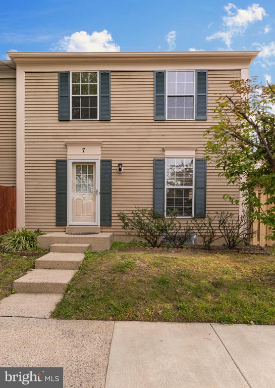 7 VALLEYFIELD COURT