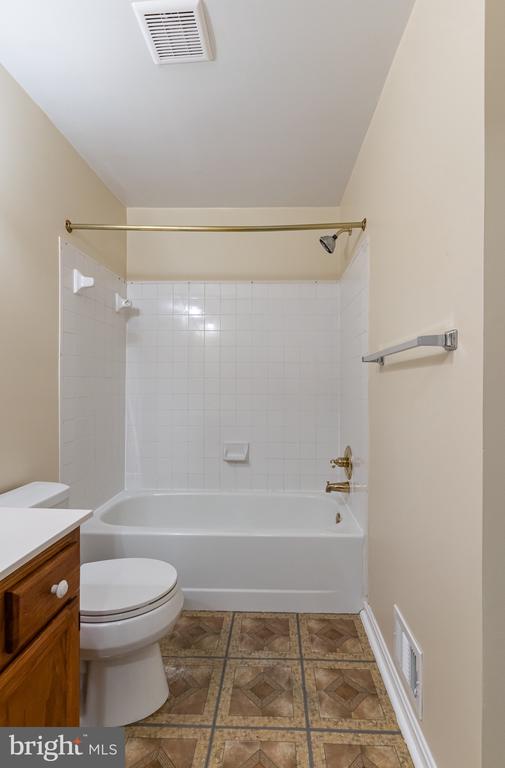 7 VALLEYFIELD COURT
