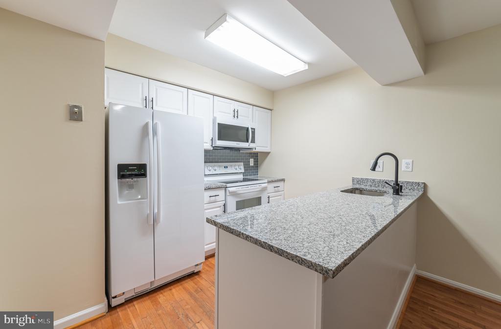 7 VALLEYFIELD COURT