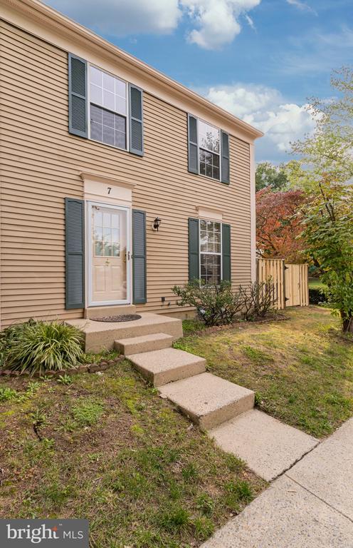 7 VALLEYFIELD COURT
