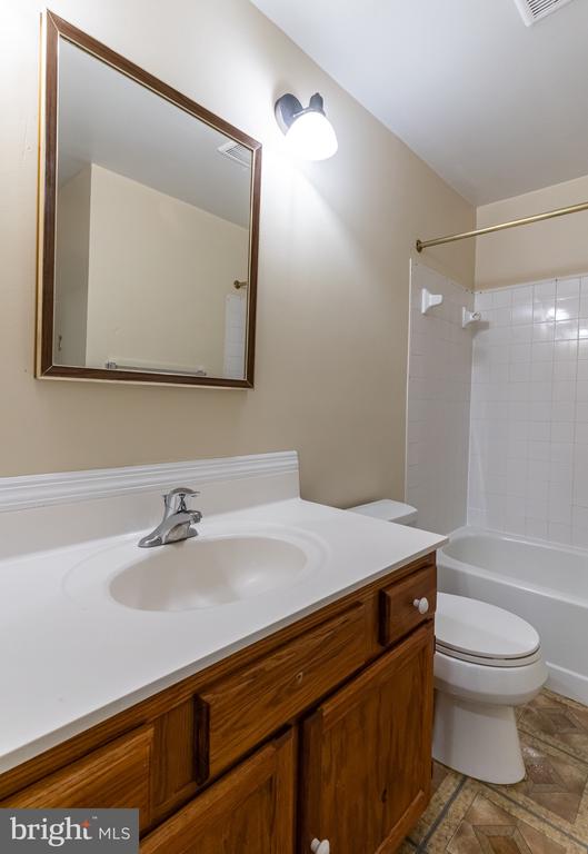 7 VALLEYFIELD COURT