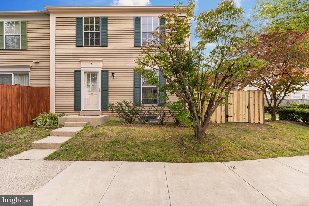 7 VALLEYFIELD COURT