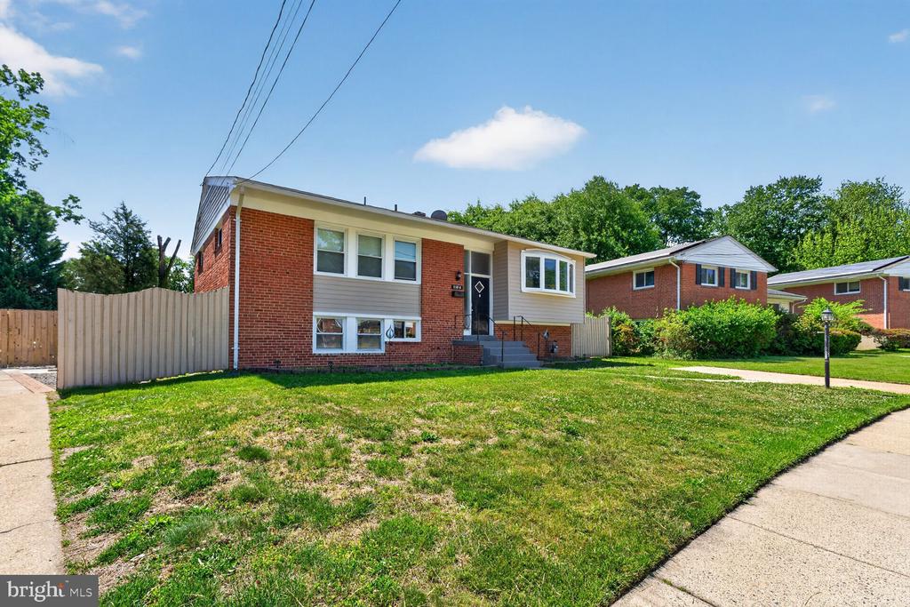 1104 CADDINGTON AVENUE