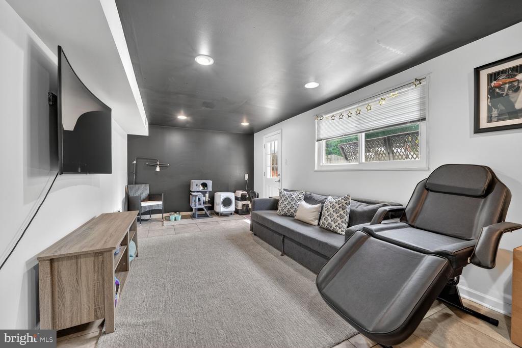 1104 CADDINGTON AVENUE