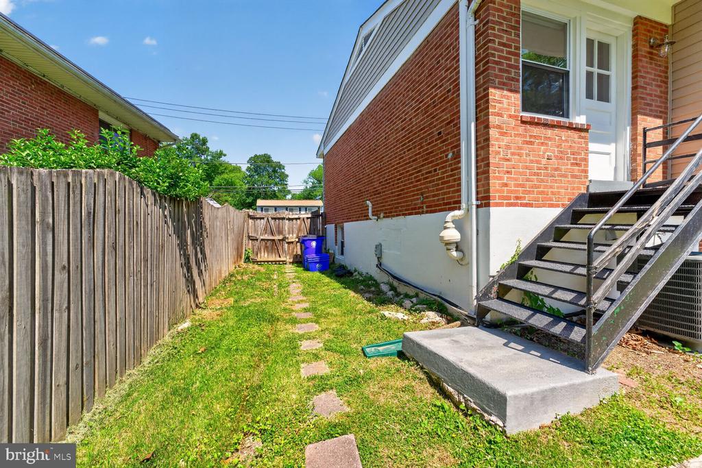 1104 CADDINGTON AVENUE