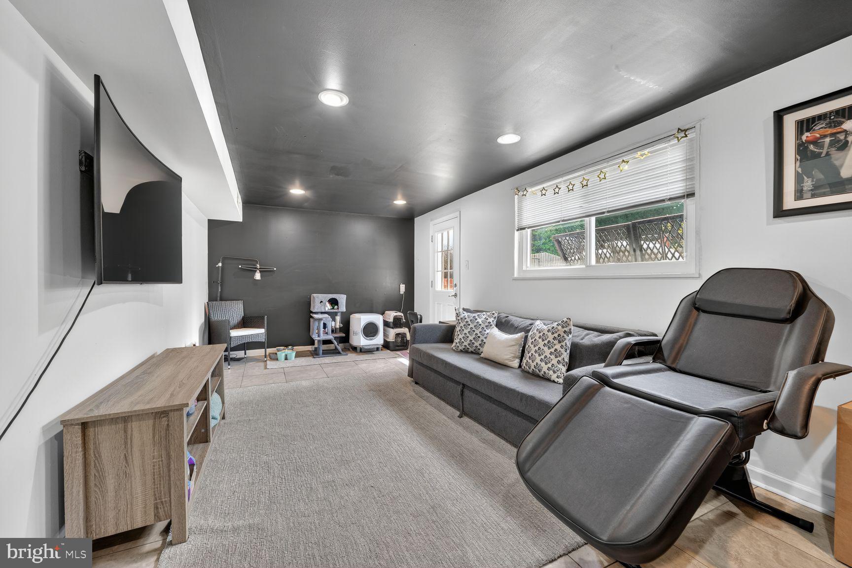 1104 CADDINGTON AVENUE