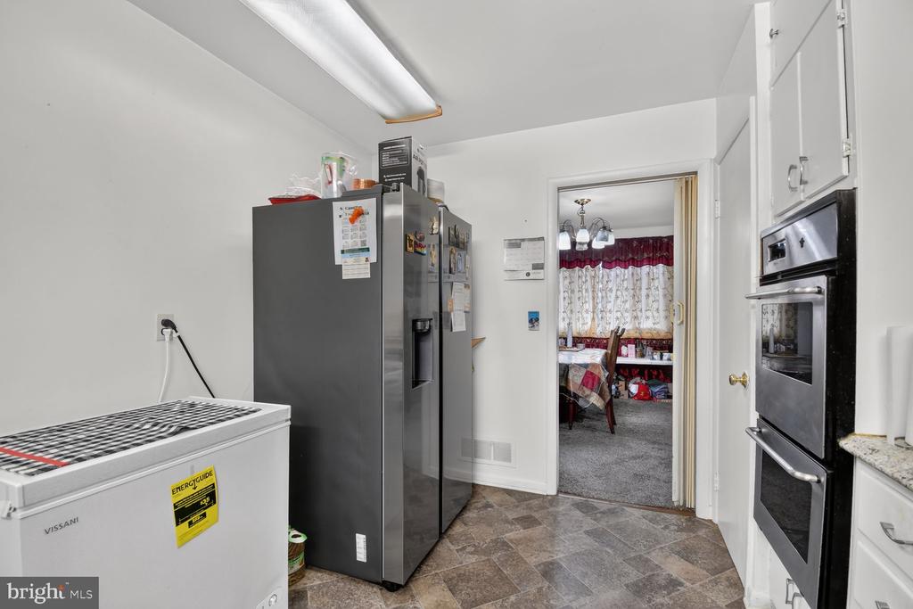 1207 OAKVIEW DRIVE