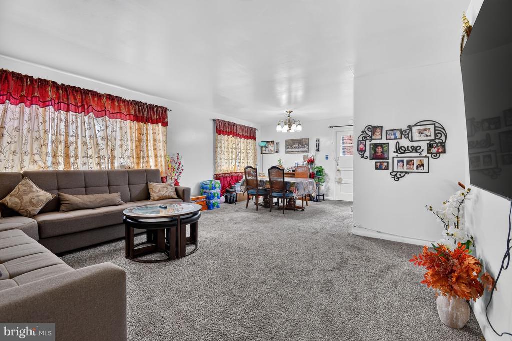 1207 OAKVIEW DRIVE