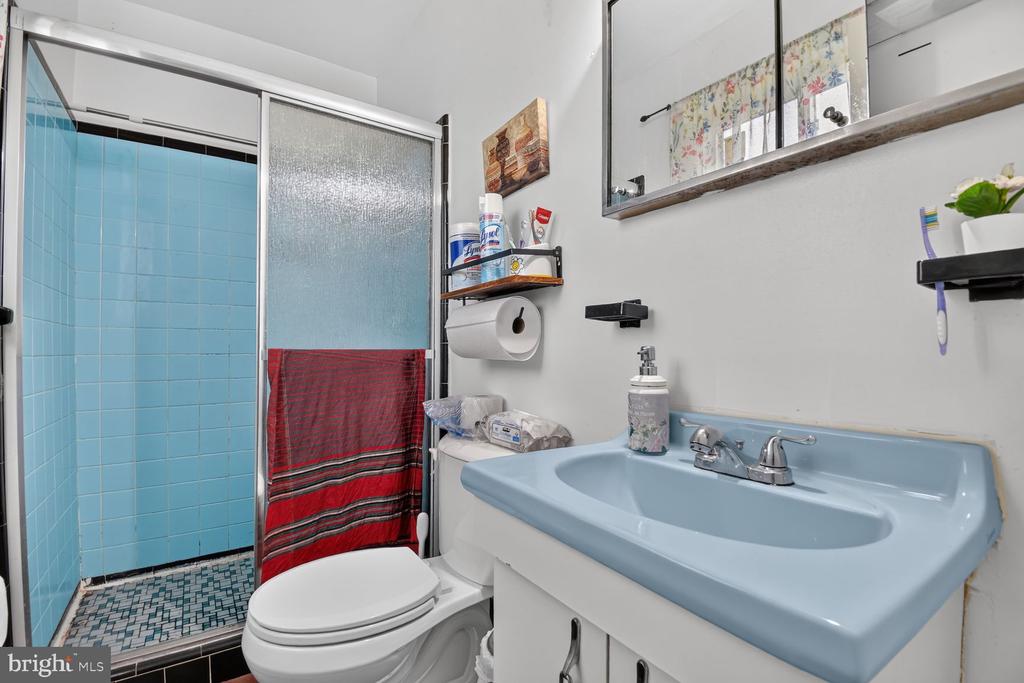 1207 OAKVIEW DRIVE