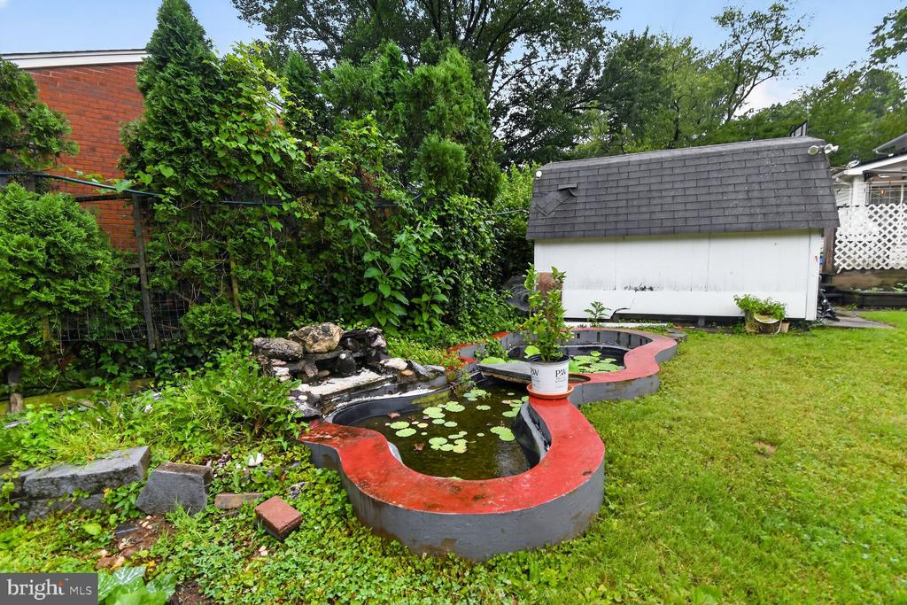 1207 OAKVIEW DRIVE