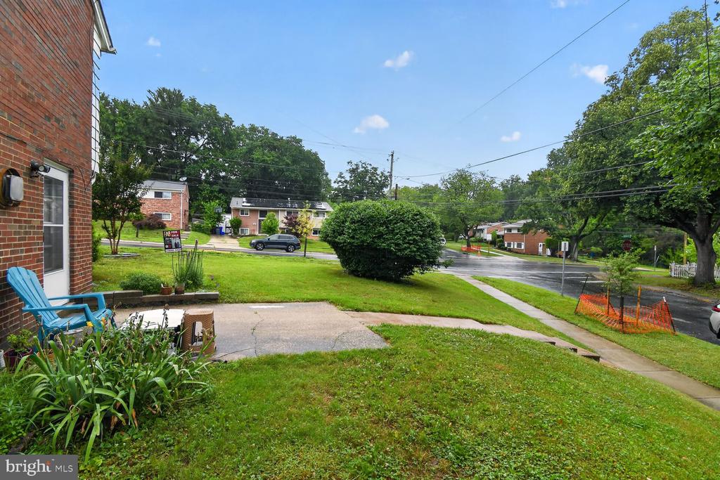 1207 OAKVIEW DRIVE
