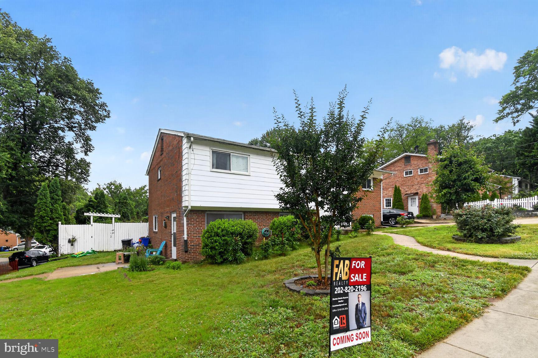 1207 OAKVIEW DRIVE