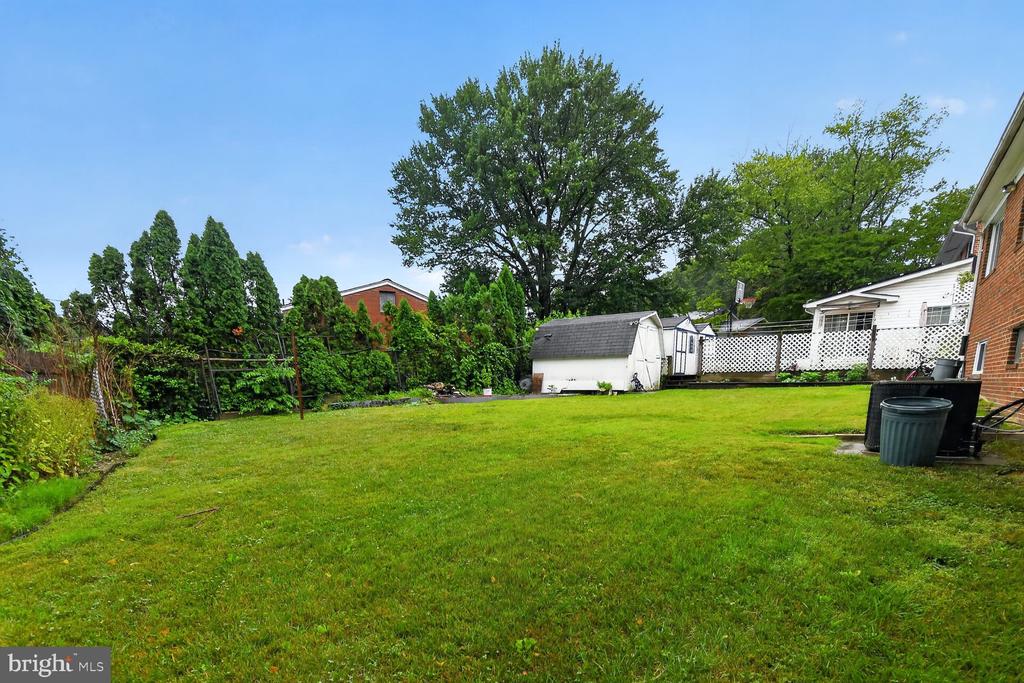 1207 OAKVIEW DRIVE