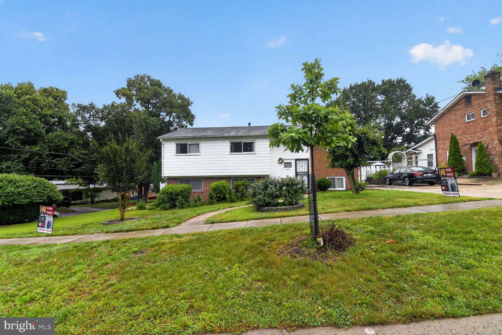 1207 OAKVIEW DRIVE