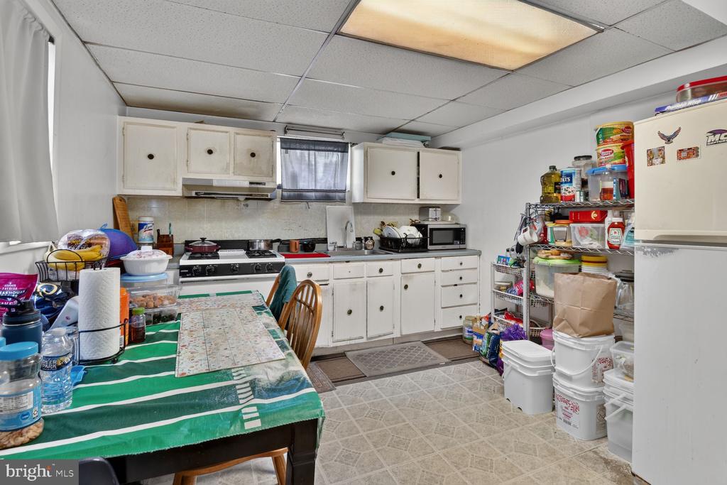 1207 OAKVIEW DRIVE