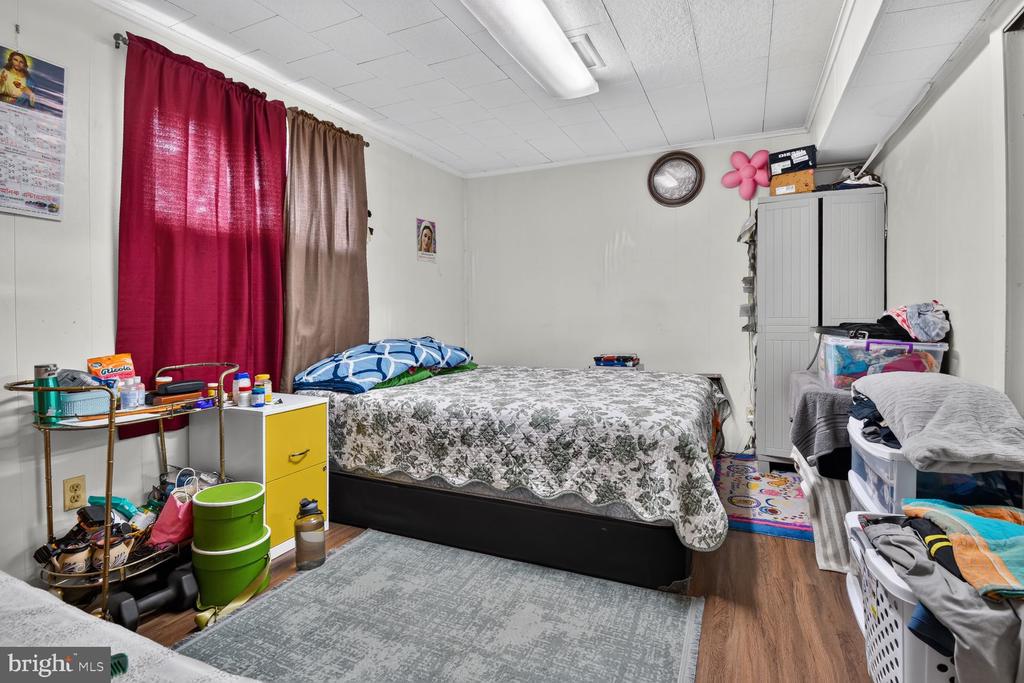 1207 OAKVIEW DRIVE