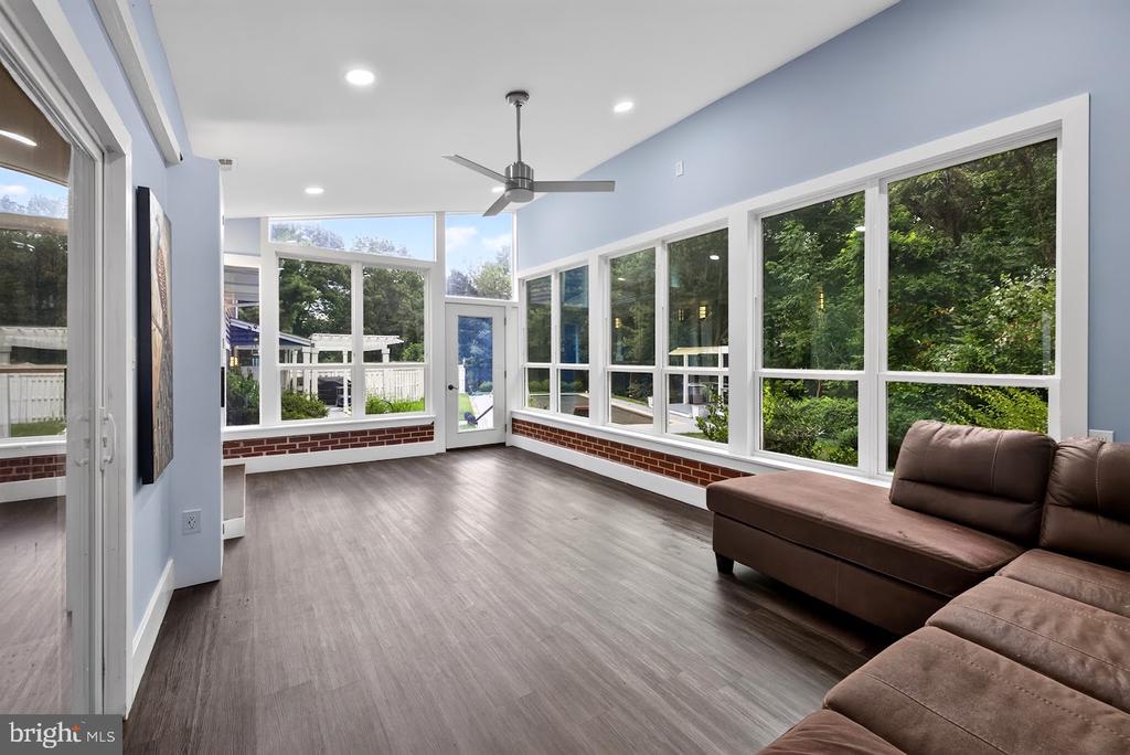 10 SHANANDALE COURT
