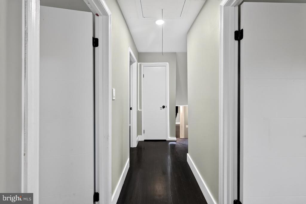 10 SHANANDALE COURT