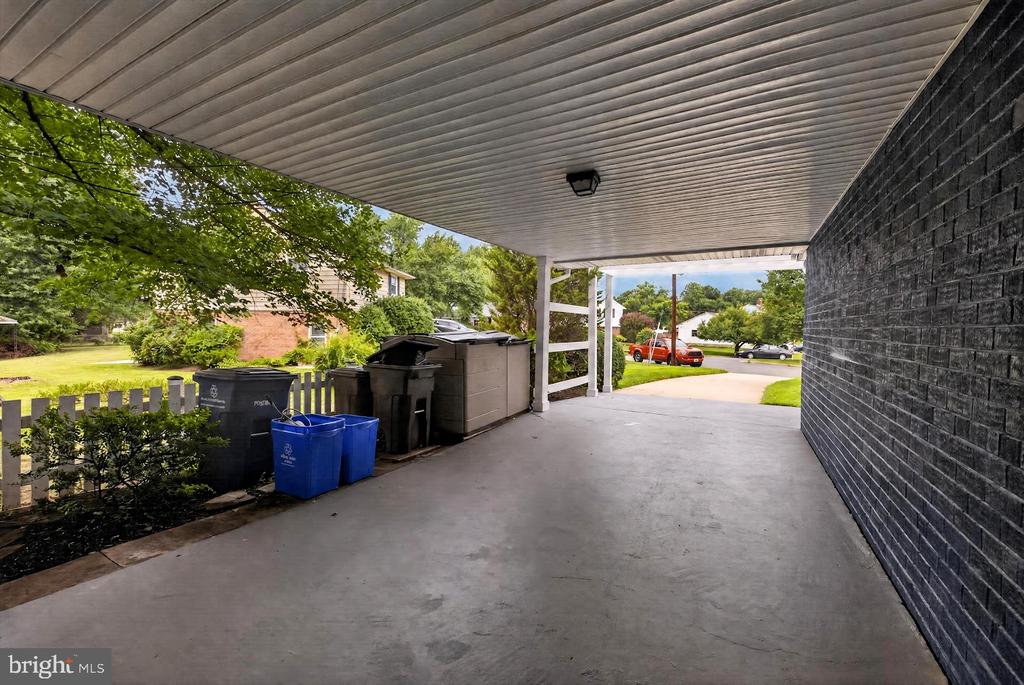 10 SHANANDALE COURT