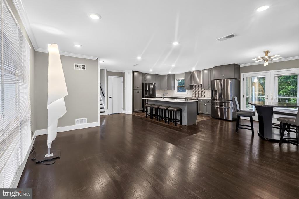 10 SHANANDALE COURT