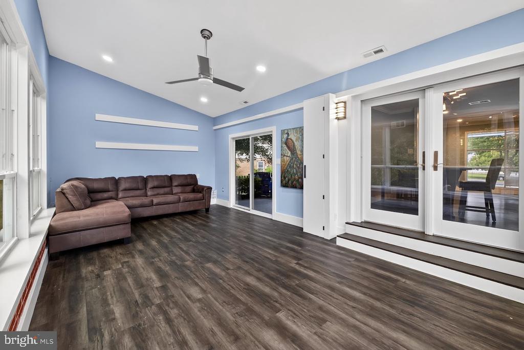 10 SHANANDALE COURT