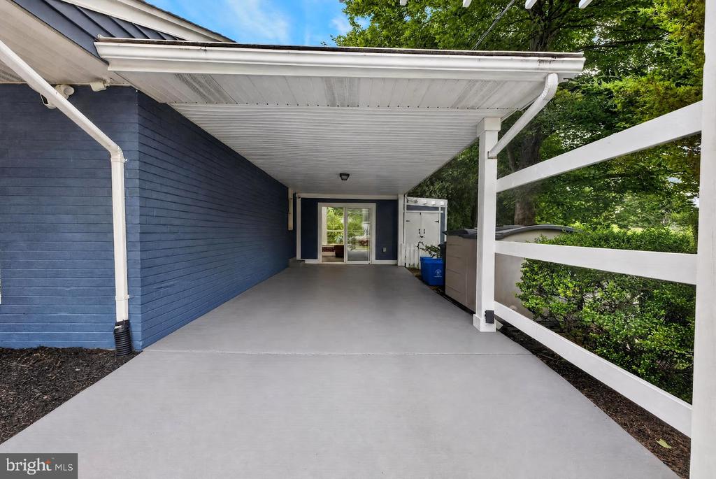 10 SHANANDALE COURT