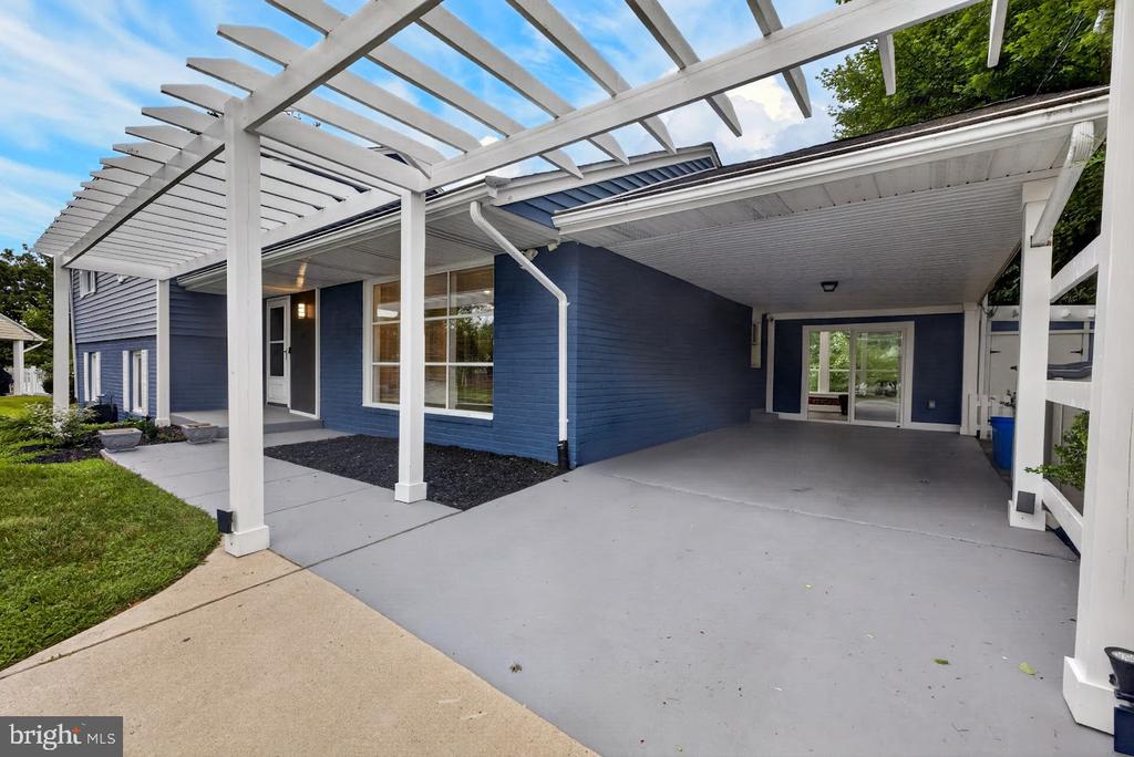 10 SHANANDALE COURT