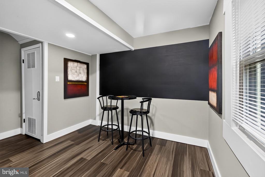 10 SHANANDALE COURT