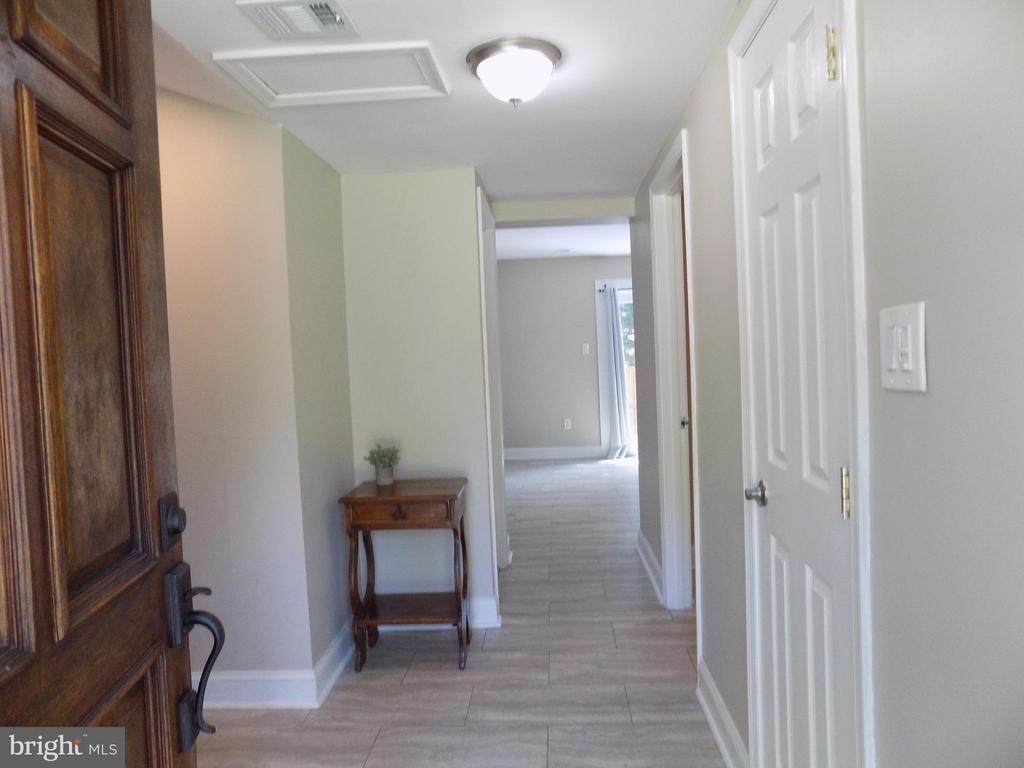 919 PLAYFORD LANE