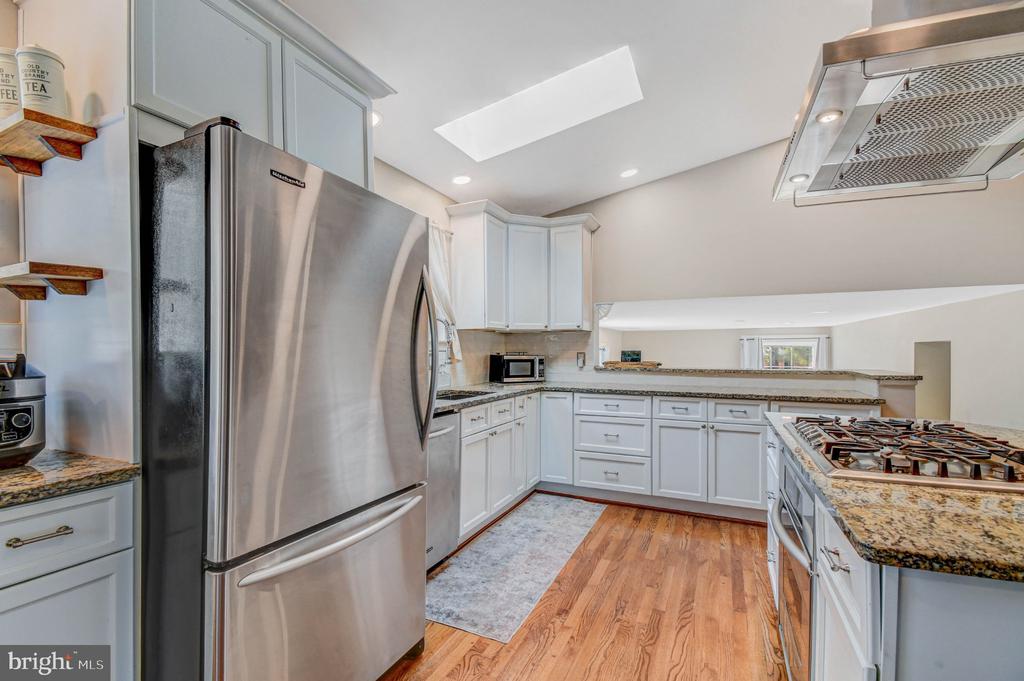 919 PLAYFORD LANE