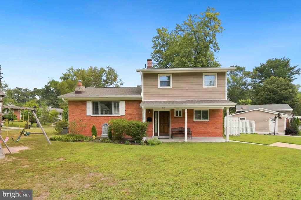 919 PLAYFORD LANE