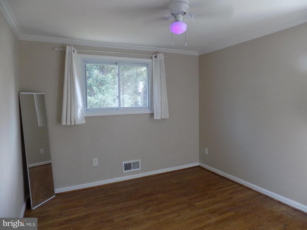 919 PLAYFORD LANE