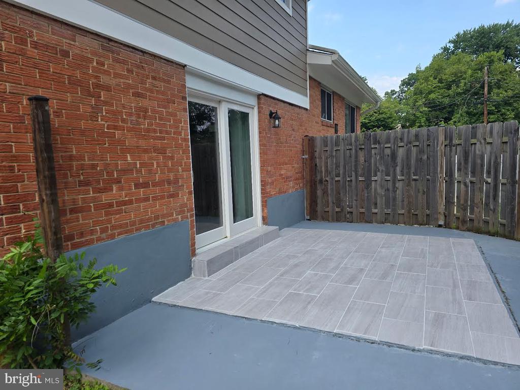 919 PLAYFORD LANE